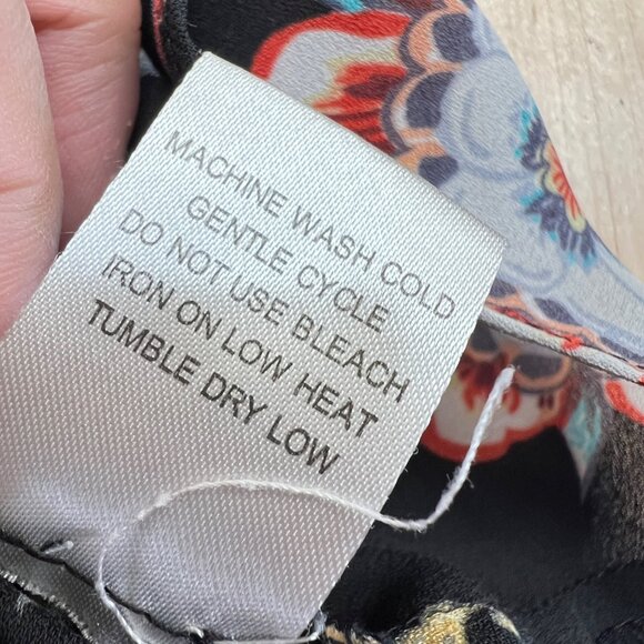 Violet & Claire Black Floral Print Sleeveless Blouse Ruffle Neck Size Small - Picture 11 of 12